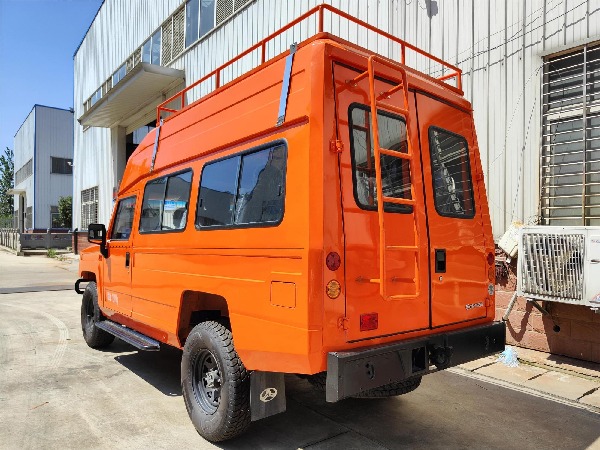 勇士四驅(qū)越野運兵車