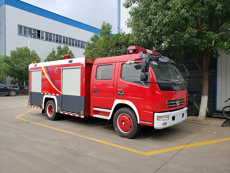 東風3.5噸水罐消防車
