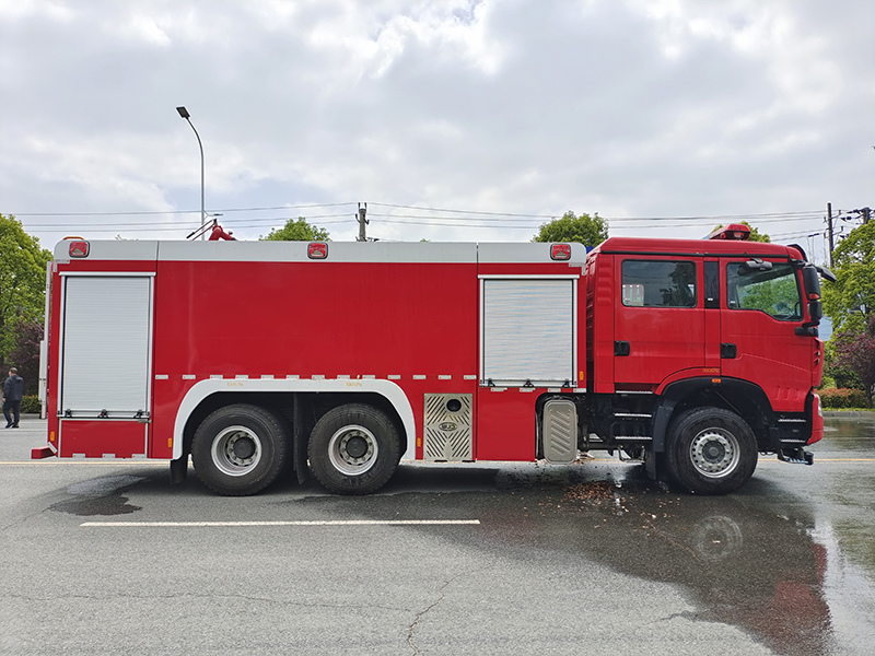 重汽12噸 水罐消防車