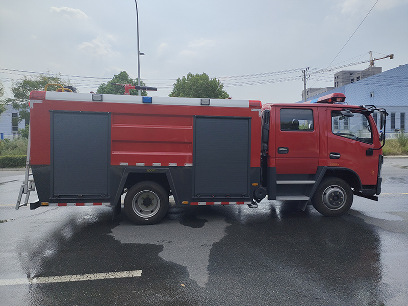 東風(fēng)5噸 泡沫消防車(chē)