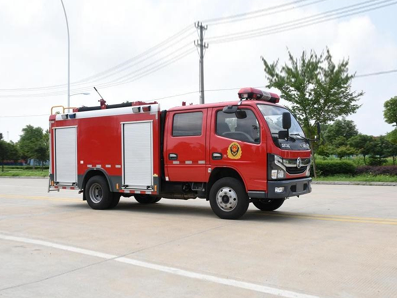 2.5噸  國六  東風小多利卡水罐消防車  外露罐